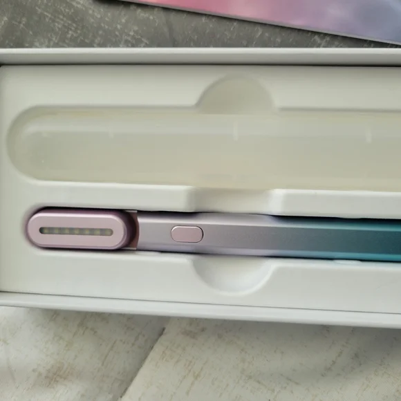 4-in-1 Skincare Wand - Blue and Pink - Picture 3 of 3